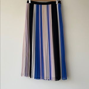 Pleated highwaisted flows skirt